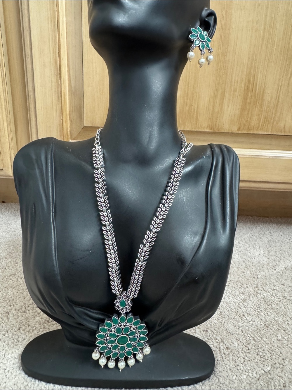 Emerald Floral Pendant Necklace and Earrings Set - Green -